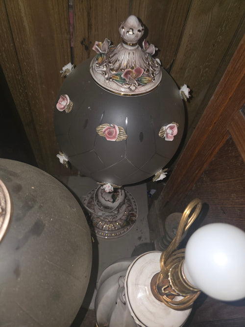 Capodimonte style pair of lamps